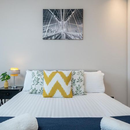 Skyvillion - Cozy Large 4 & 1 Bed Apartments In London Enfield, Mins To Tube Station, Free Wi-Fi Bagian luar foto