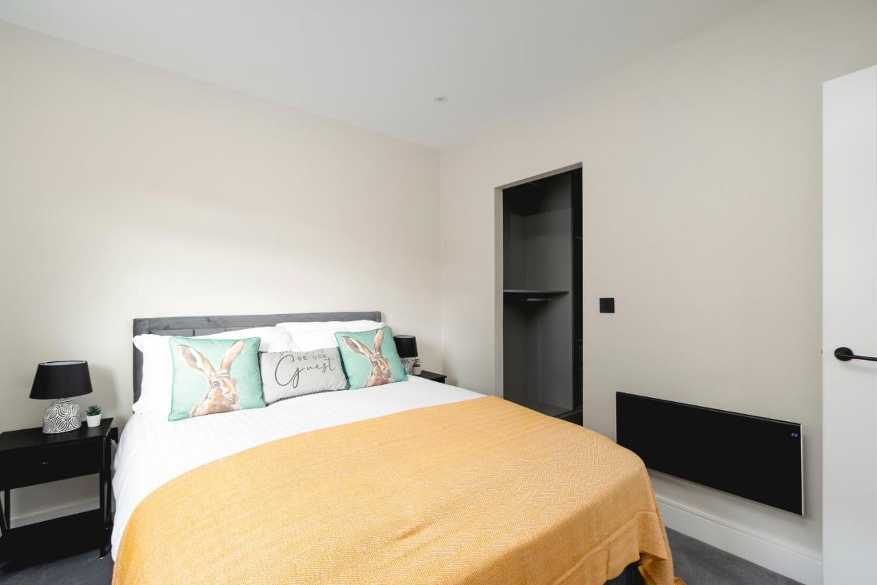 Skyvillion - Cozy Large 4 & 1 Bed Apartments In London Enfield, Mins To Tube Station, Free Wi-Fi Bagian luar foto