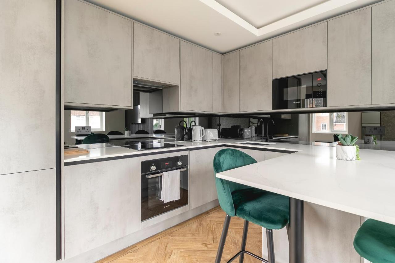 Skyvillion - Cozy Large 4 & 1 Bed Apartments In London Enfield, Mins To Tube Station, Free Wi-Fi Bagian luar foto