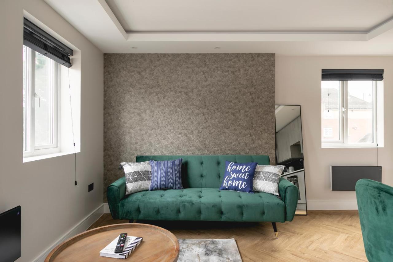 Skyvillion - Cozy Large 4 & 1 Bed Apartments In London Enfield, Mins To Tube Station, Free Wi-Fi Bagian luar foto