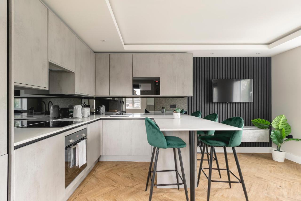 Skyvillion - Cozy Large 4 & 1 Bed Apartments In London Enfield, Mins To Tube Station, Free Wi-Fi Bagian luar foto