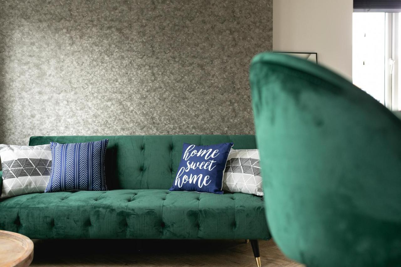 Skyvillion - Cozy Large 4 & 1 Bed Apartments In London Enfield, Mins To Tube Station, Free Wi-Fi Bagian luar foto