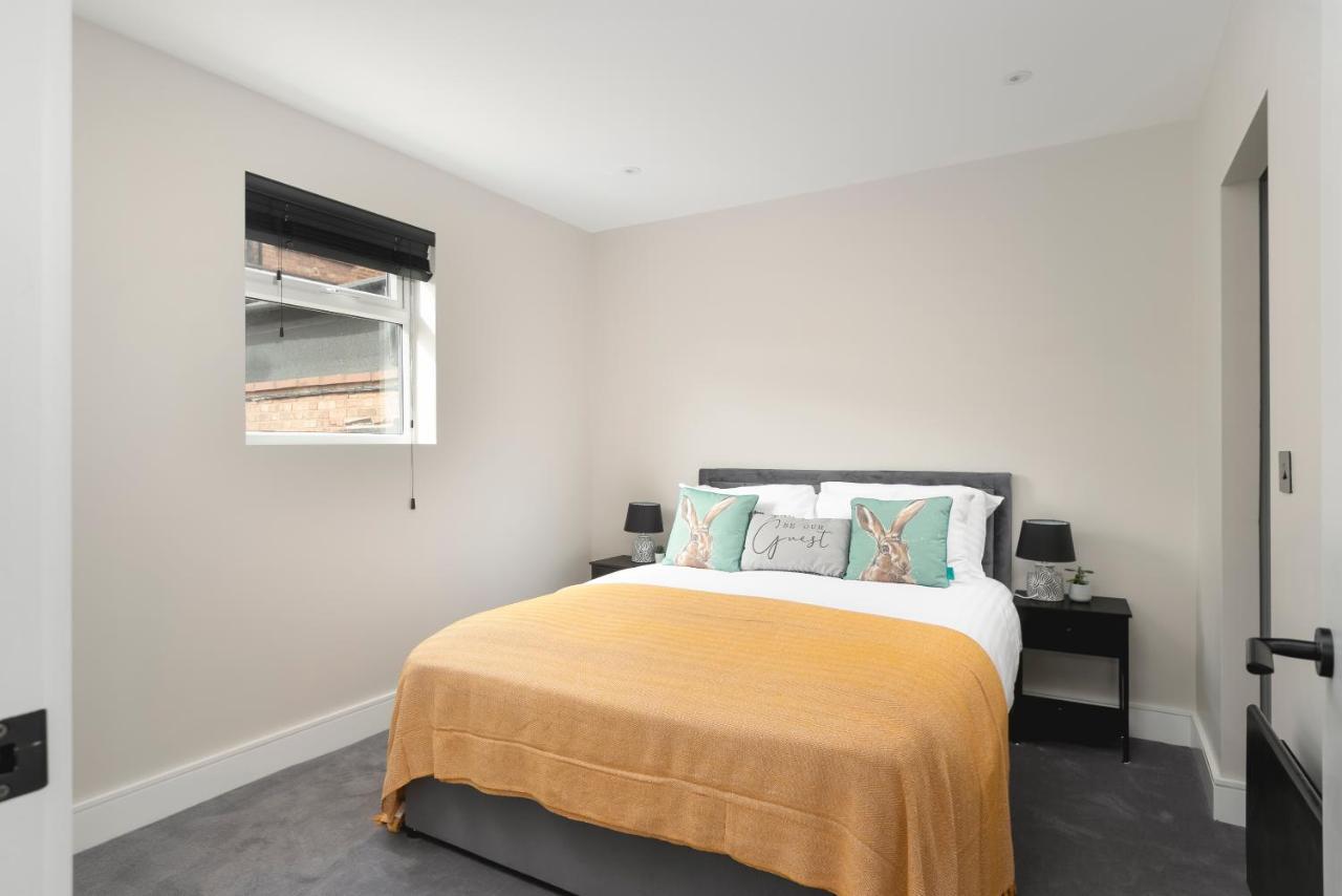 Skyvillion - Cozy Large 4 & 1 Bed Apartments In London Enfield, Mins To Tube Station, Free Wi-Fi Bagian luar foto