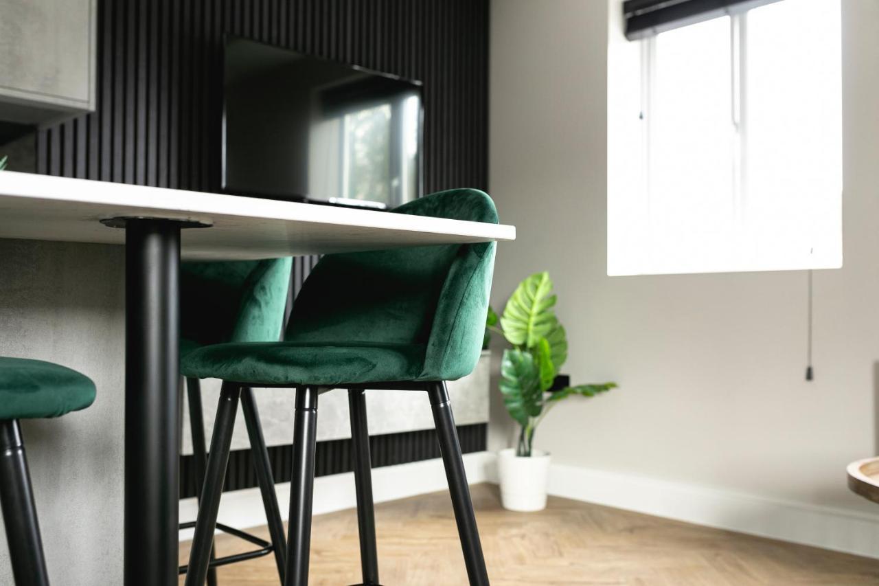 Skyvillion - Cozy Large 4 & 1 Bed Apartments In London Enfield, Mins To Tube Station, Free Wi-Fi Bagian luar foto