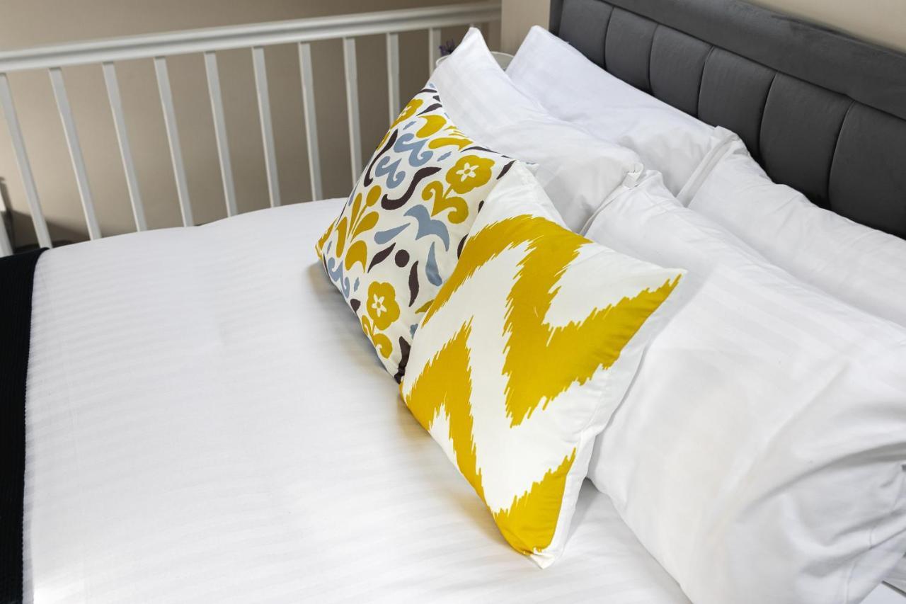 Skyvillion - Cozy Large 4 & 1 Bed Apartments In London Enfield, Mins To Tube Station, Free Wi-Fi Bagian luar foto