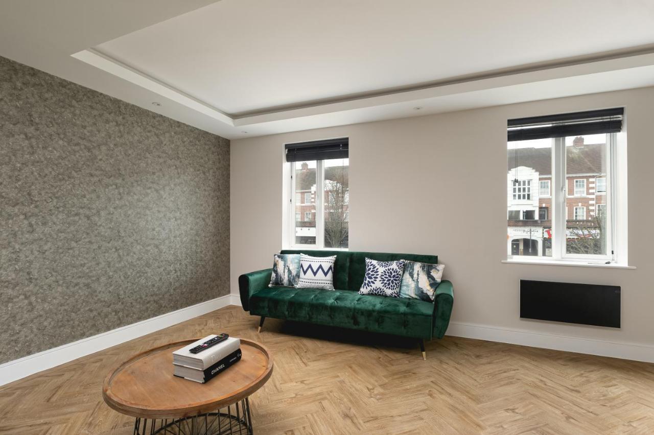 Skyvillion - Cozy Large 4 & 1 Bed Apartments In London Enfield, Mins To Tube Station, Free Wi-Fi Bagian luar foto