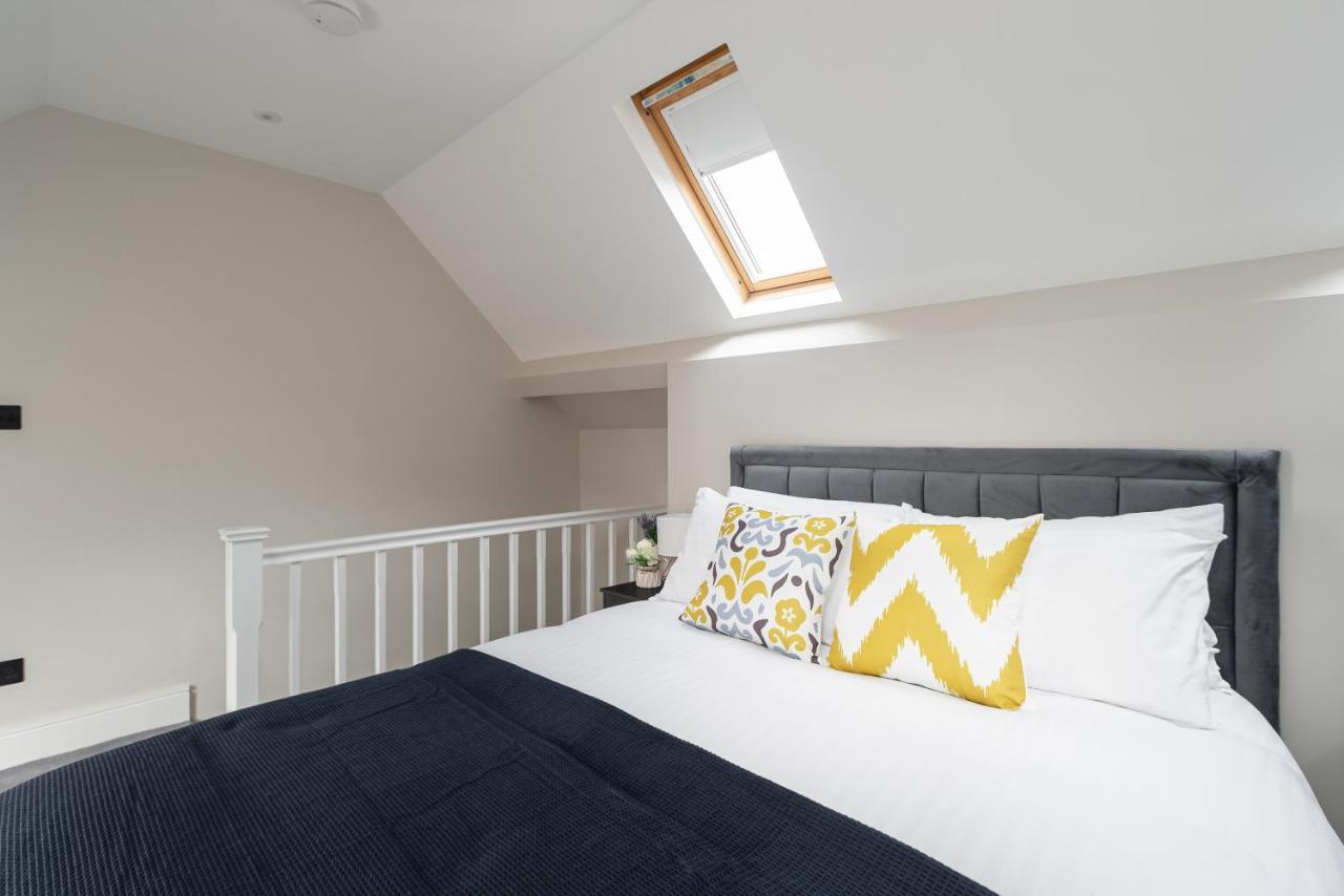 Skyvillion - Cozy Large 4 & 1 Bed Apartments In London Enfield, Mins To Tube Station, Free Wi-Fi Bagian luar foto
