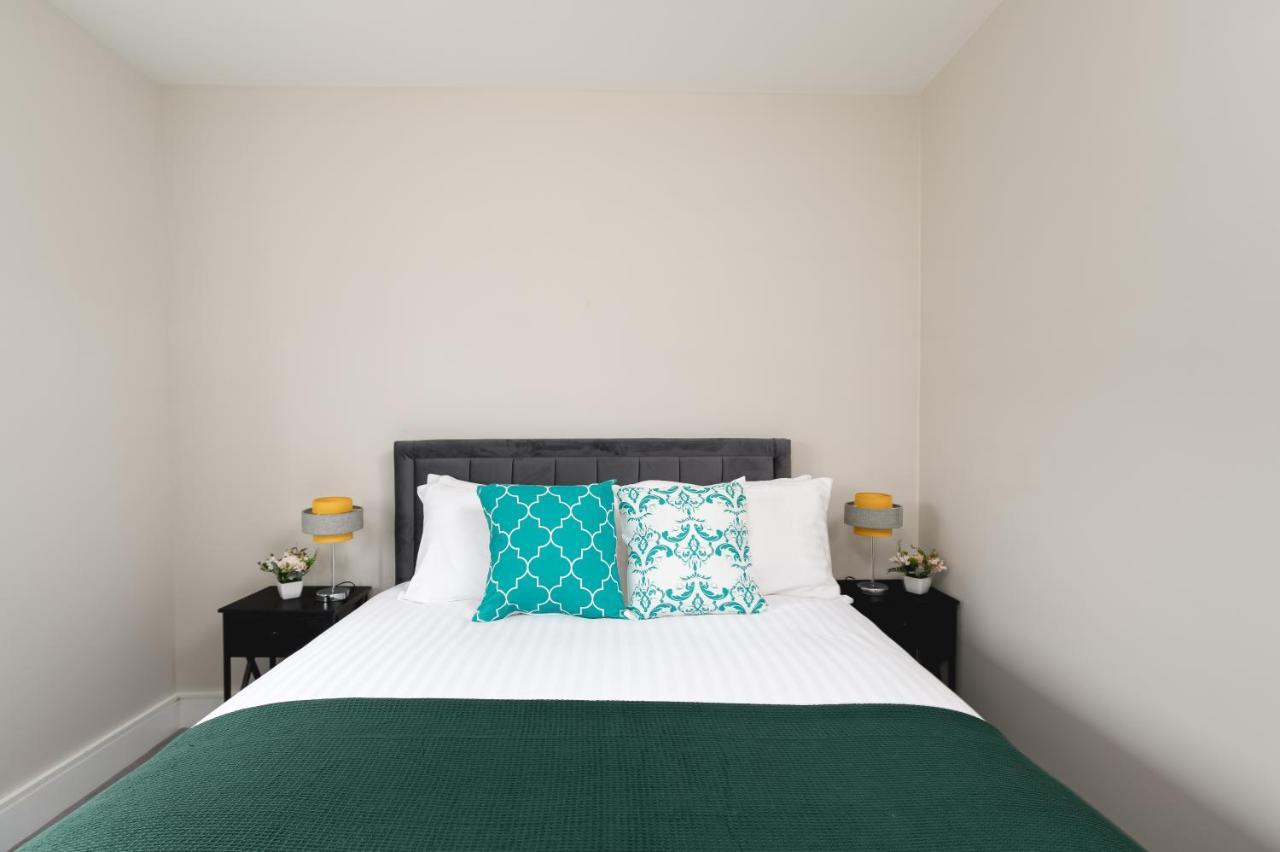 Skyvillion - Cozy Large 4 & 1 Bed Apartments In London Enfield, Mins To Tube Station, Free Wi-Fi Bagian luar foto