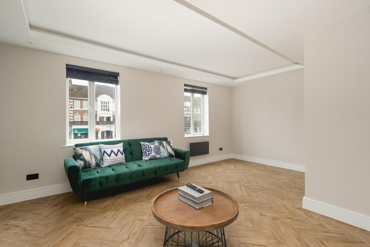 Skyvillion - Cozy Large 4 & 1 Bed Apartments In London Enfield, Mins To Tube Station, Free Wi-Fi Bagian luar foto