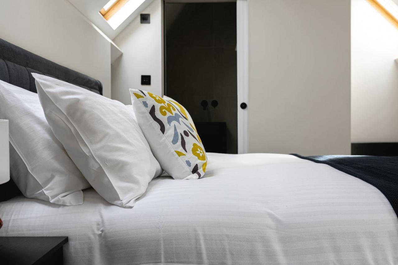 Skyvillion - Cozy Large 4 & 1 Bed Apartments In London Enfield, Mins To Tube Station, Free Wi-Fi Bagian luar foto