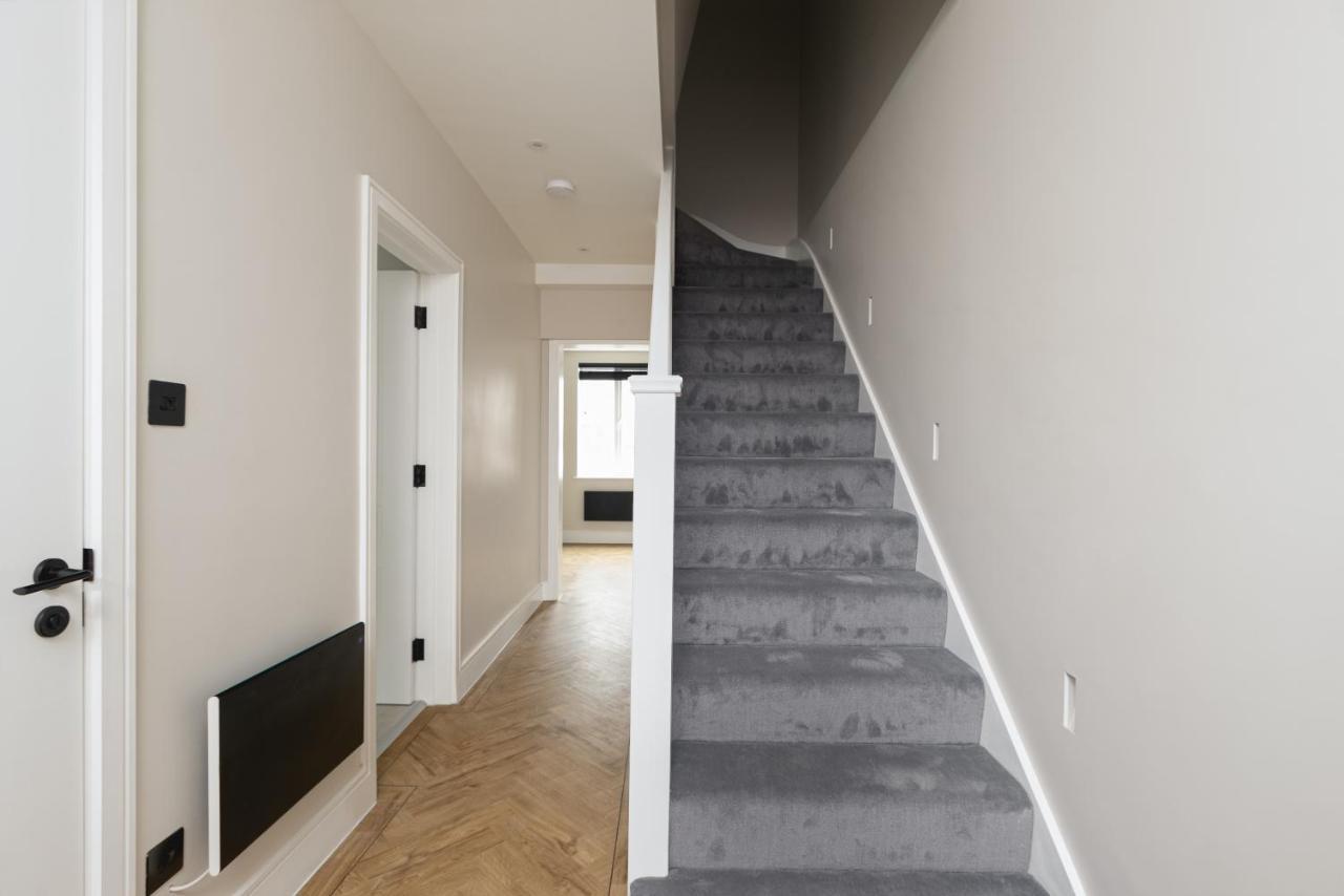 Skyvillion - Cozy Large 4 & 1 Bed Apartments In London Enfield, Mins To Tube Station, Free Wi-Fi Bagian luar foto