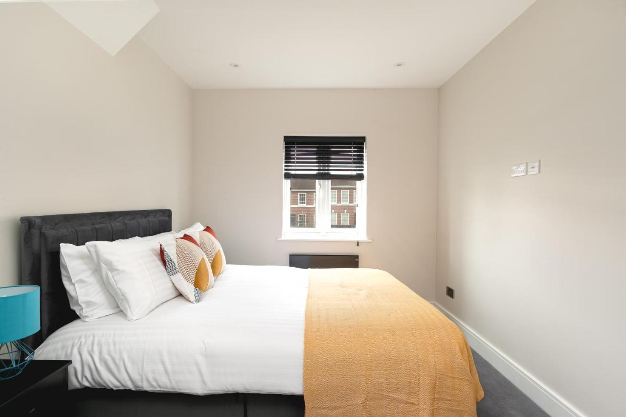 Skyvillion - Cozy Large 4 & 1 Bed Apartments In London Enfield, Mins To Tube Station, Free Wi-Fi Bagian luar foto