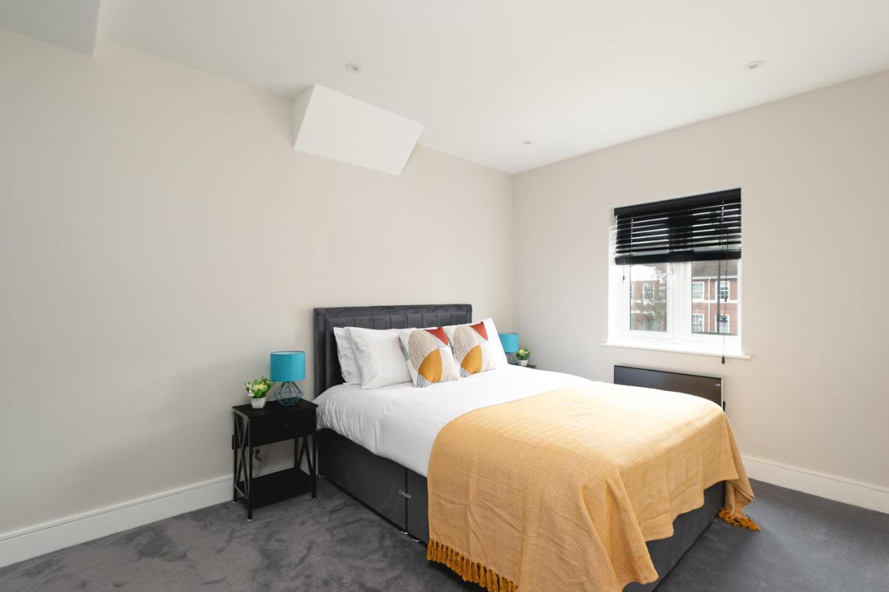 Skyvillion - Cozy Large 4 & 1 Bed Apartments In London Enfield, Mins To Tube Station, Free Wi-Fi Bagian luar foto