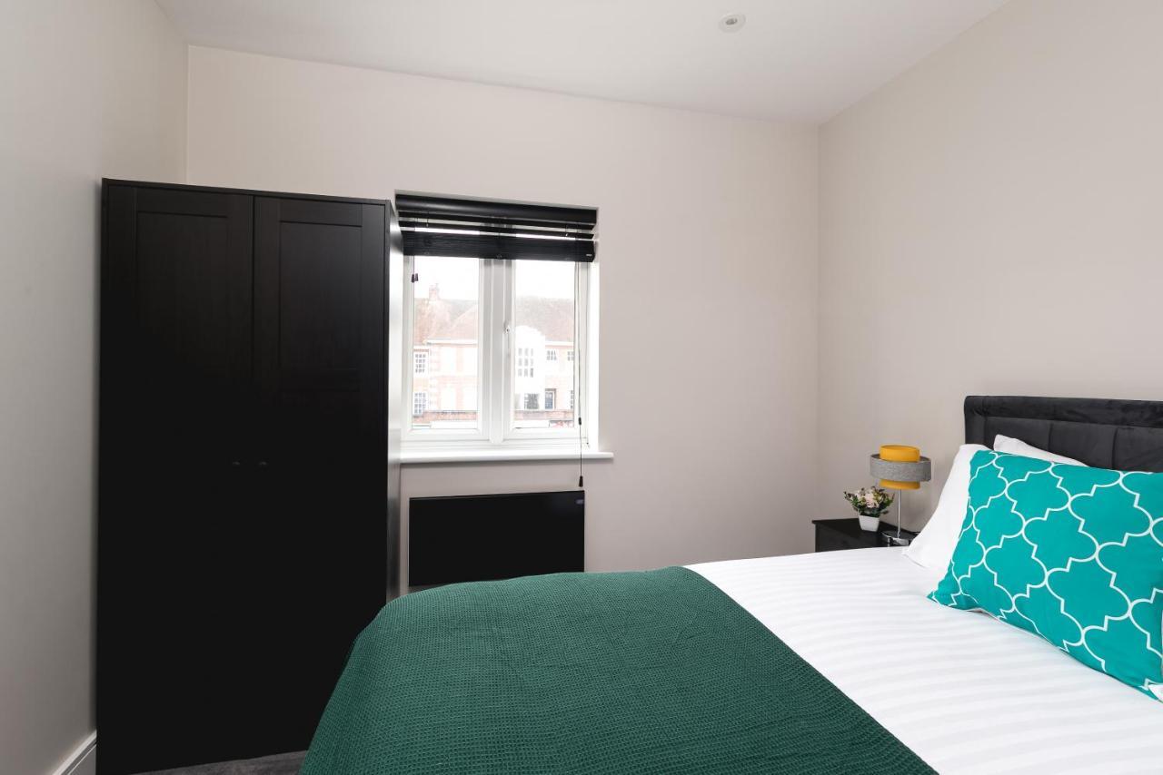 Skyvillion - Cozy Large 4 & 1 Bed Apartments In London Enfield, Mins To Tube Station, Free Wi-Fi Bagian luar foto
