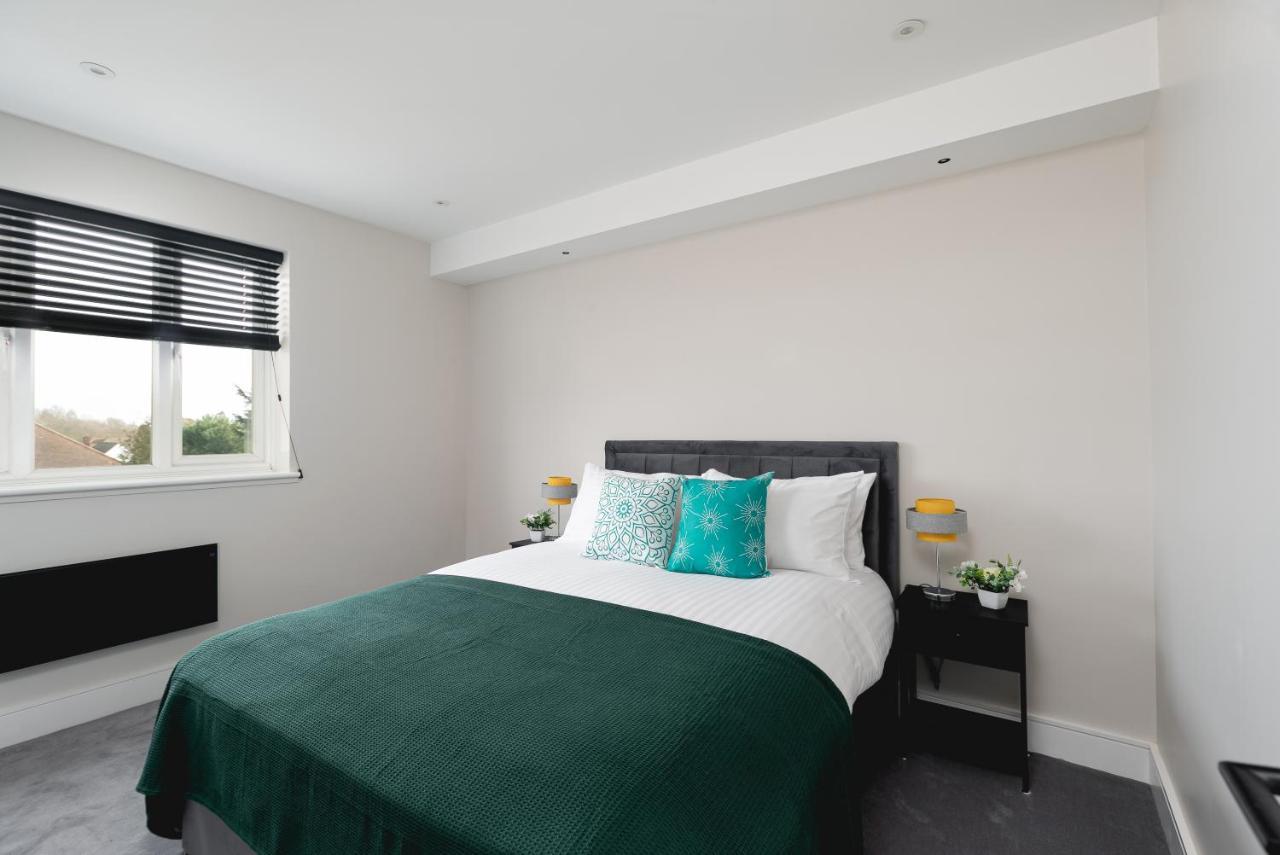 Skyvillion - Cozy Large 4 & 1 Bed Apartments In London Enfield, Mins To Tube Station, Free Wi-Fi Bagian luar foto