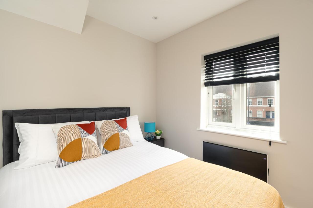 Skyvillion - Cozy Large 4 & 1 Bed Apartments In London Enfield, Mins To Tube Station, Free Wi-Fi Bagian luar foto