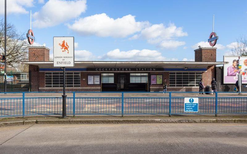 Skyvillion - Cozy Large 4 & 1 Bed Apartments In London Enfield, Mins To Tube Station, Free Wi-Fi Bagian luar foto