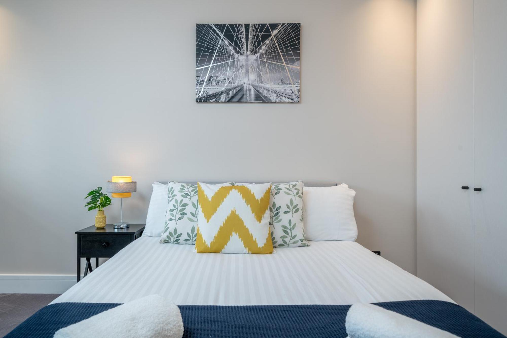 Skyvillion - Cozy Large 4 & 1 Bed Apartments In London Enfield, Mins To Tube Station, Free Wi-Fi Bagian luar foto