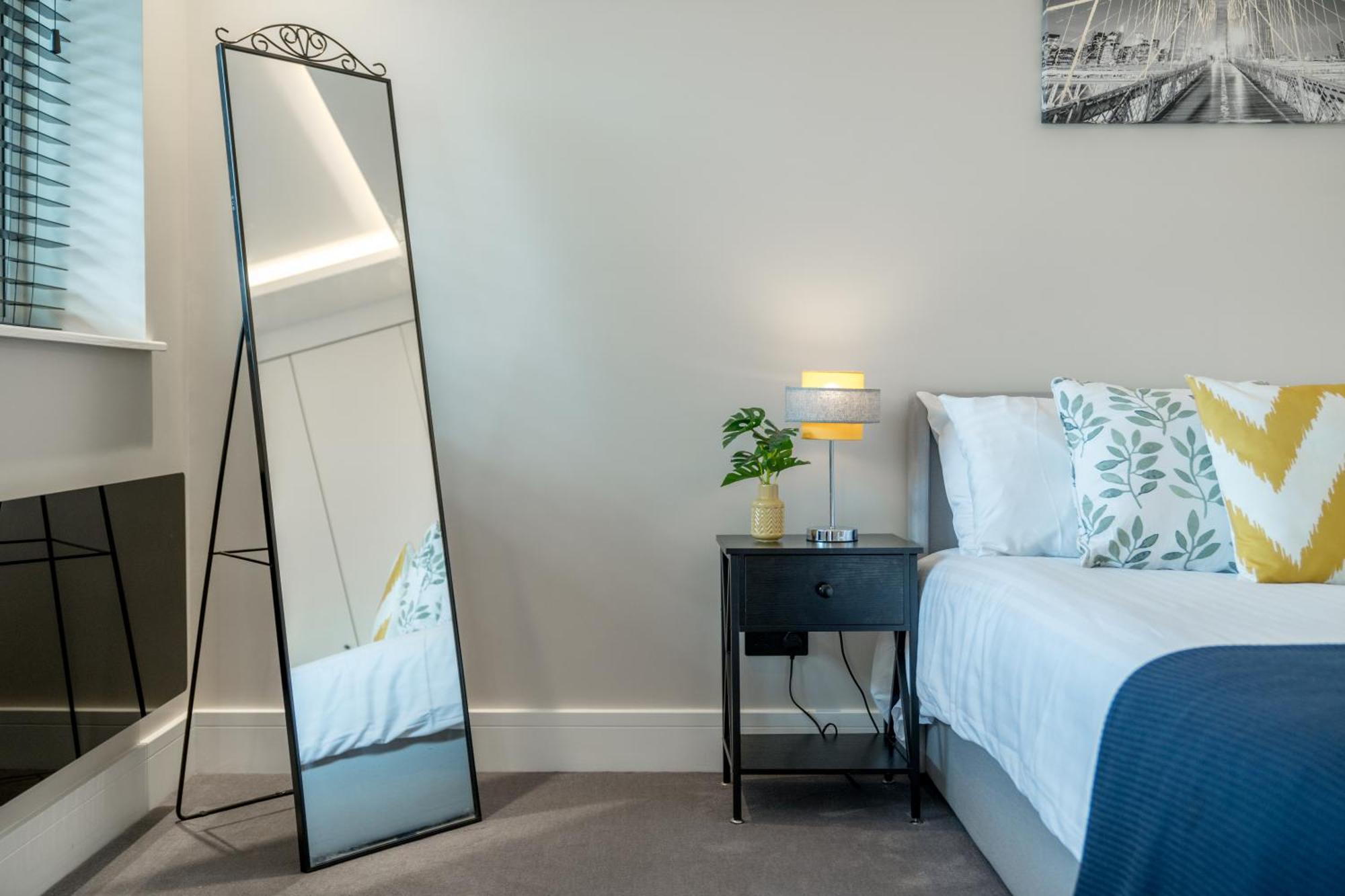Skyvillion - Cozy Large 4 & 1 Bed Apartments In London Enfield, Mins To Tube Station, Free Wi-Fi Bagian luar foto